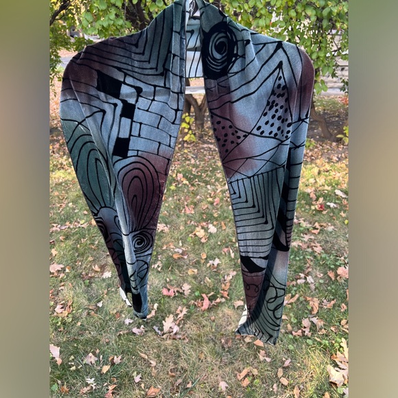 🎭Hand Painted Reversible Art Silk/Rayon-Velvet Oblong Scarf—Lisa Kiss New York - Picture 6 of 17